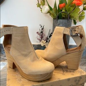 Free people Cedar clog.